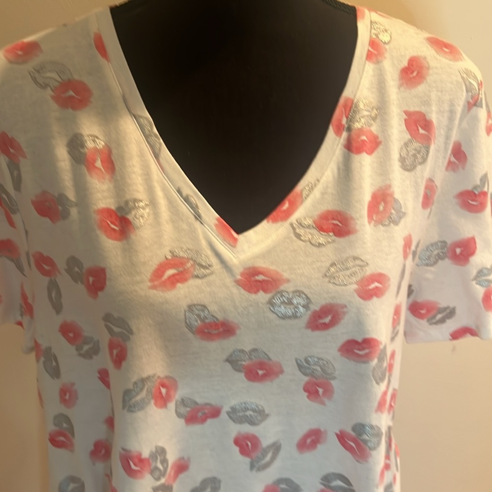 ❤️ DKNY T Shirt - Picture 2 of 8